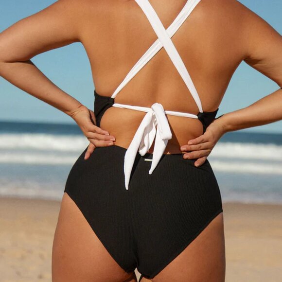 Berlook Contrast Trim Plus Size One-Piece Swimsuit Size 18 | NWT - Picture 3 of 4